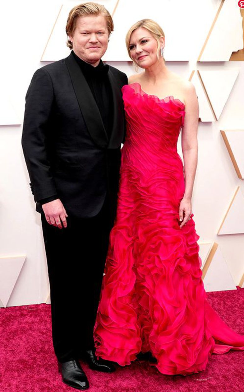 Oscars 2022: Duhet të shihni çiftet në tapetin e kuq!